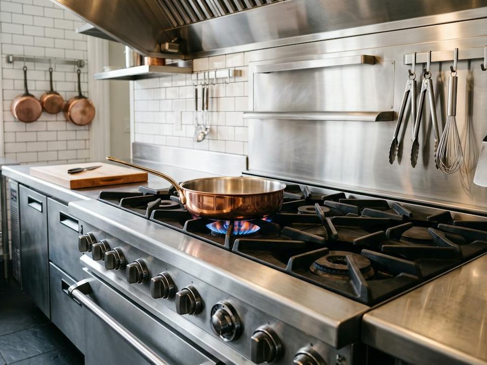 Commercial Stoves & Cooktops
